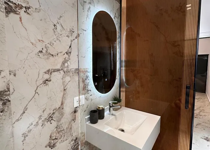 Matisse No27 - Center With Parking