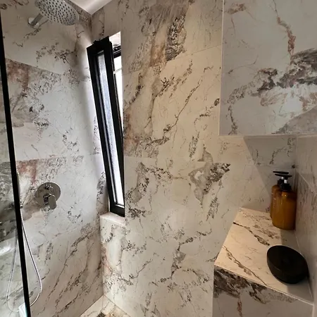 Matisse No27 - Center With Parking Daire *